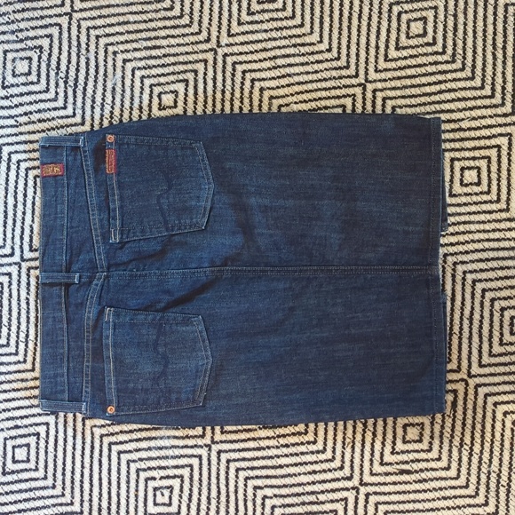 Denim skirt with front slit. - Picture 2 of 4